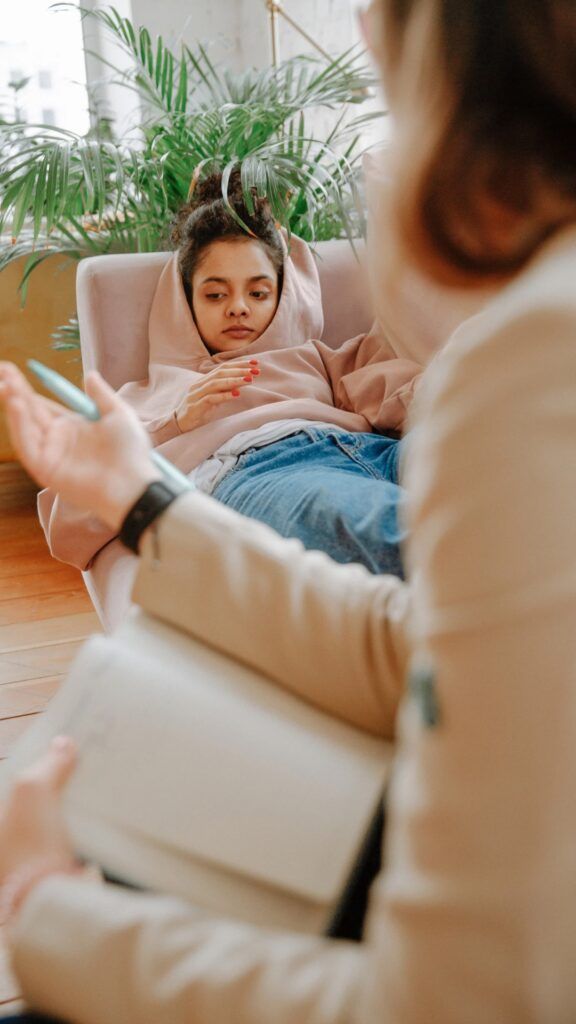 Cómo el Tercer Oído Facilita la Sintonización Emocional en Terapia