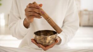Espiritualidad y psicología integrativa: Práctica de kundalini yoga como apoyo a la organización del sistema nervioso en personas neurodivergentes